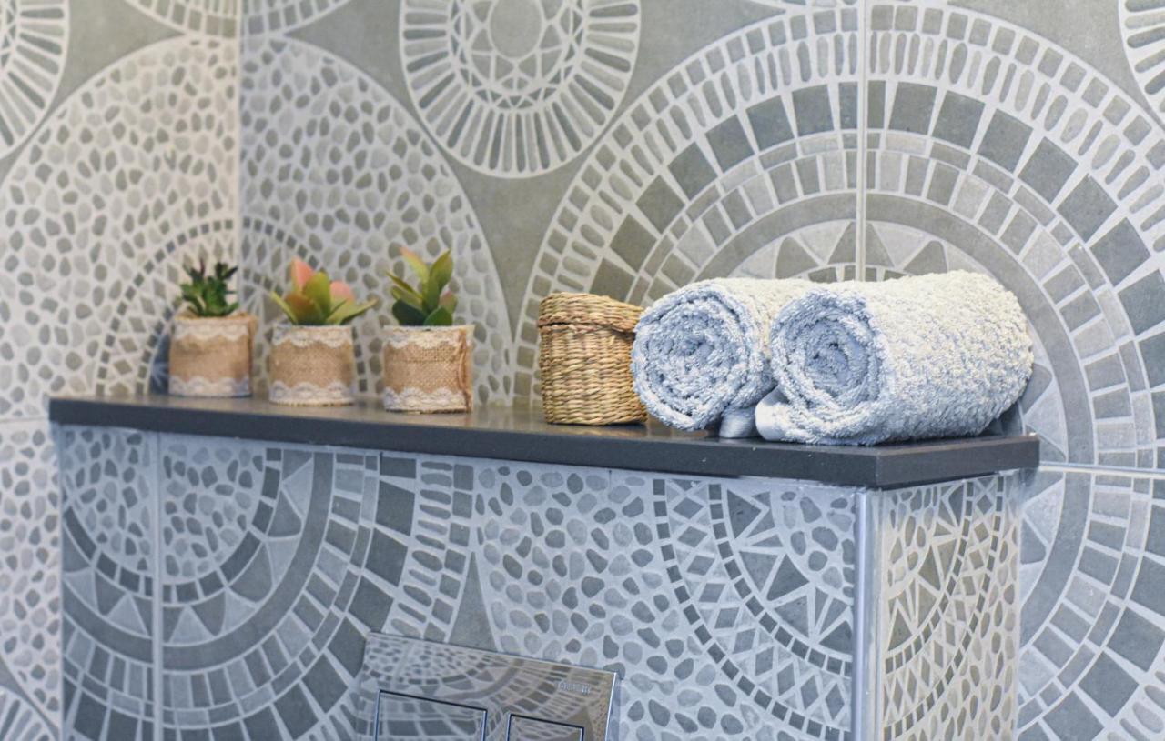Sunshine Suite Boutique Only 5 Min Walk To The Beach - By Seaelo Ейлат Екстер'єр фото